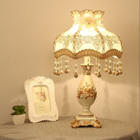 Nachttischlampe im europäischen Stil