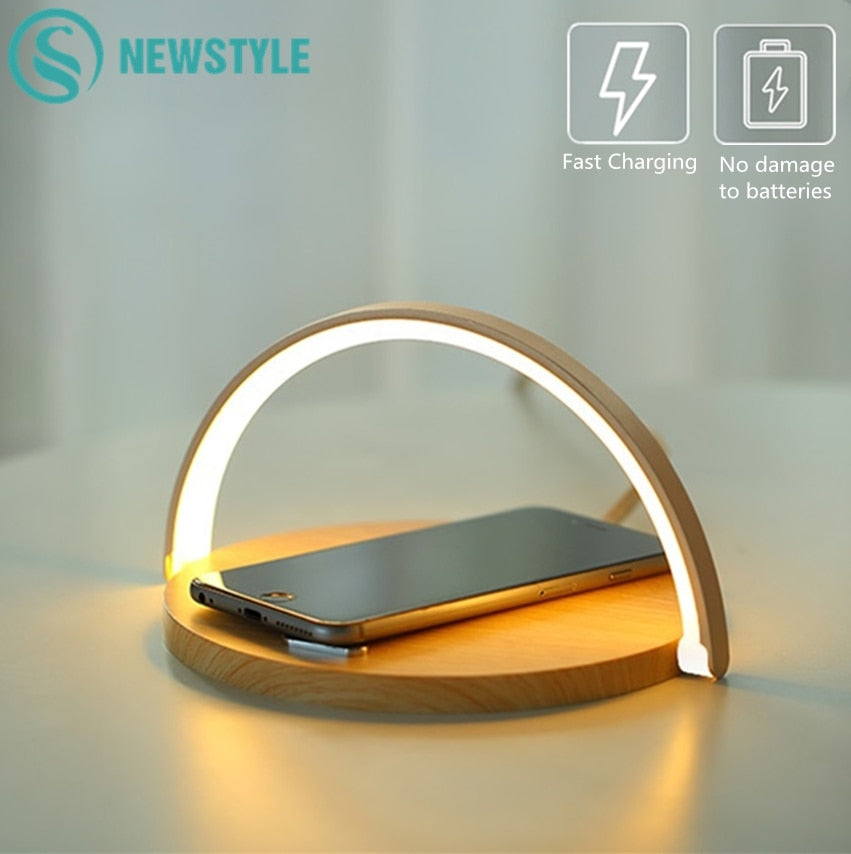 Dimmbare LED-Tischlampe mit kabellosem Ladegerät