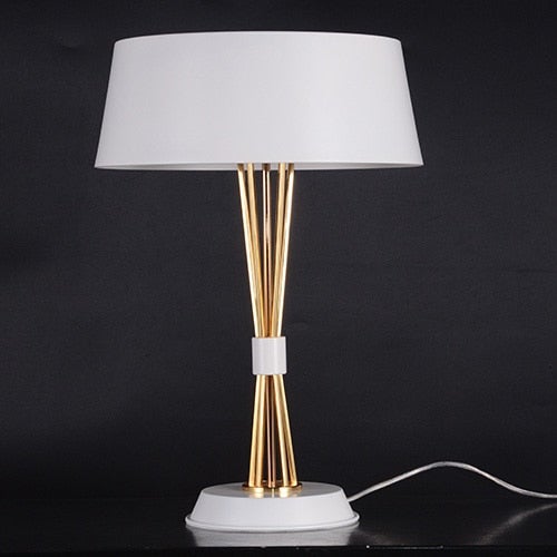 Moderne Tischlampe in Schwarz & Gold