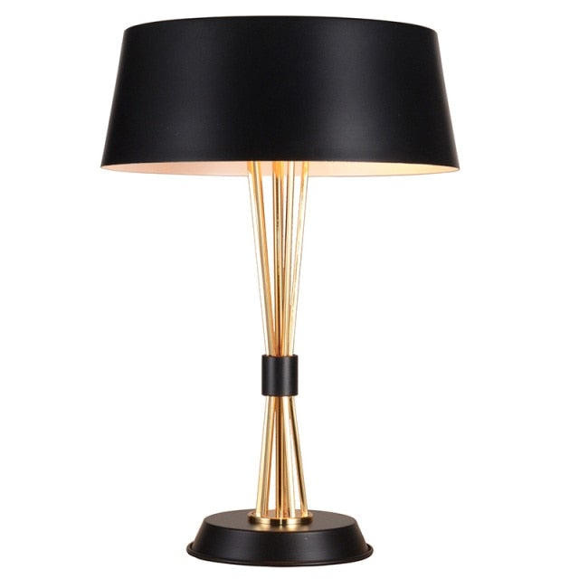 Moderne Tischlampe in Schwarz & Gold