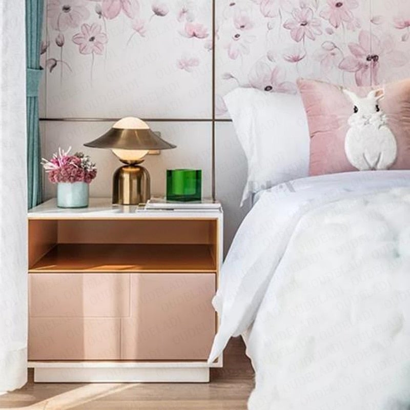 LED Tischlampe mit Milchglaskugel