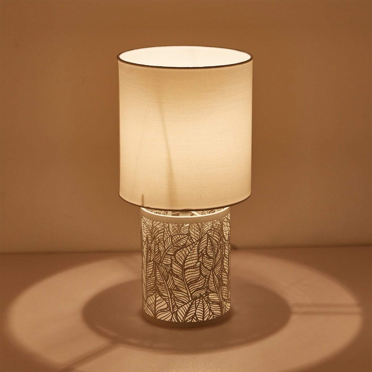 Weiße romantische Tischlampe für Wohnzimmer