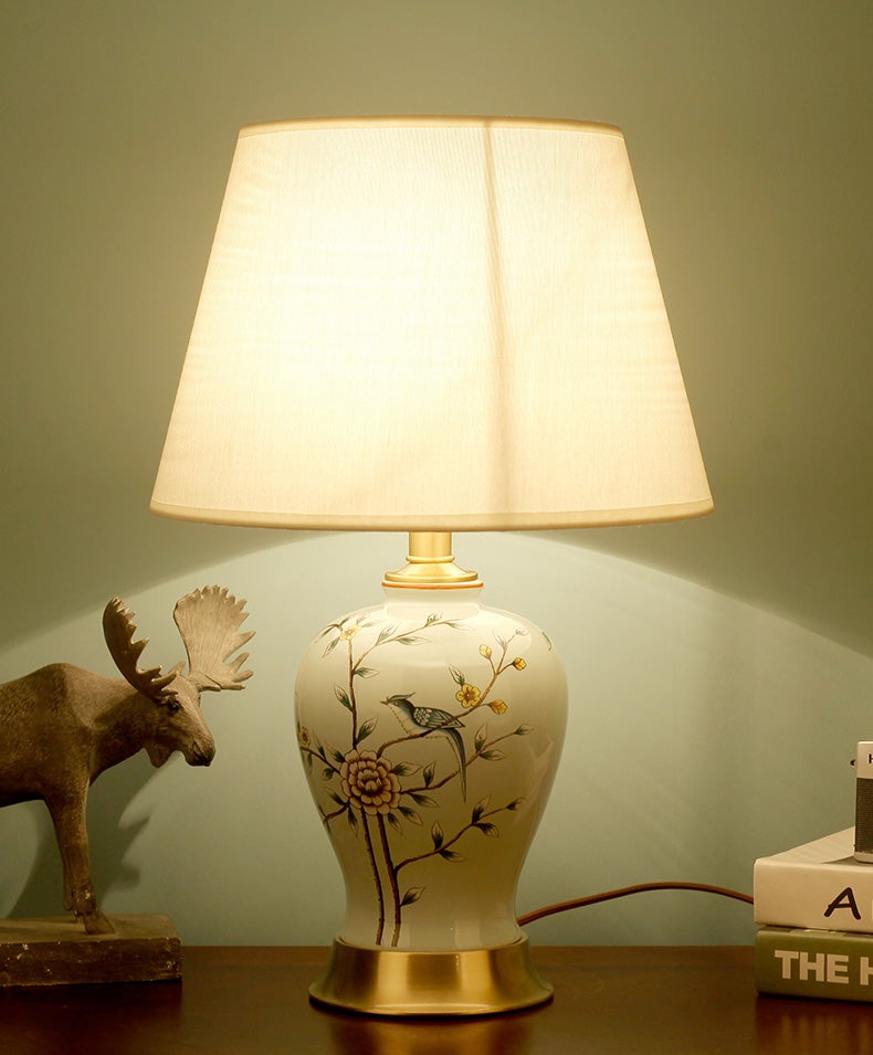 Schlafzimmer Nachttischlampe aus Keramik
