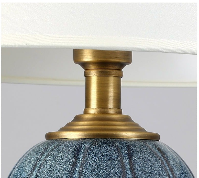 Nachttischlampe aus blauem Glas