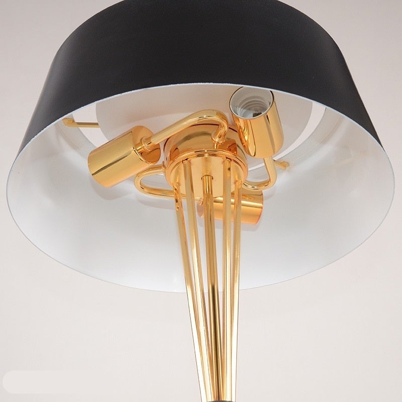 Moderne Tischlampe in Schwarz & Gold