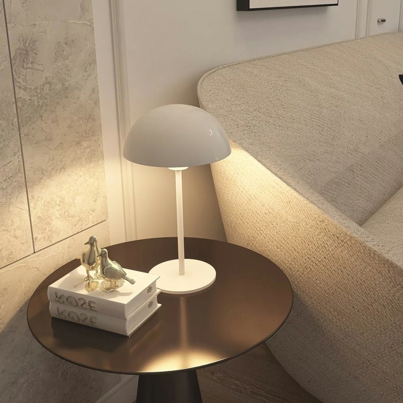 Moderne Tischlampe im Pilz-Stil