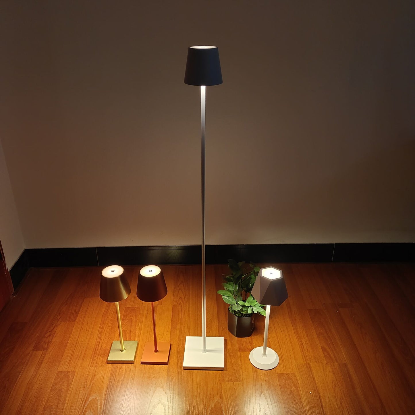 Schlanke Tisch / Stehlampen für das Wohnzimmer