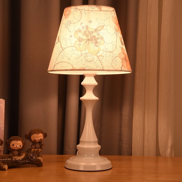 Einfache Schlafzimmer-Nachttischlampe Lampenschirm aus amerikanischem Leinen