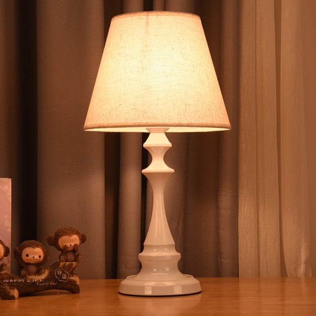 Stilvolle Schlafzimmer Nachttischlampe Lampenschirm aus amerikanischem Leinen