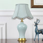 Anmutige Keramiklampe für das Wohnzimmer